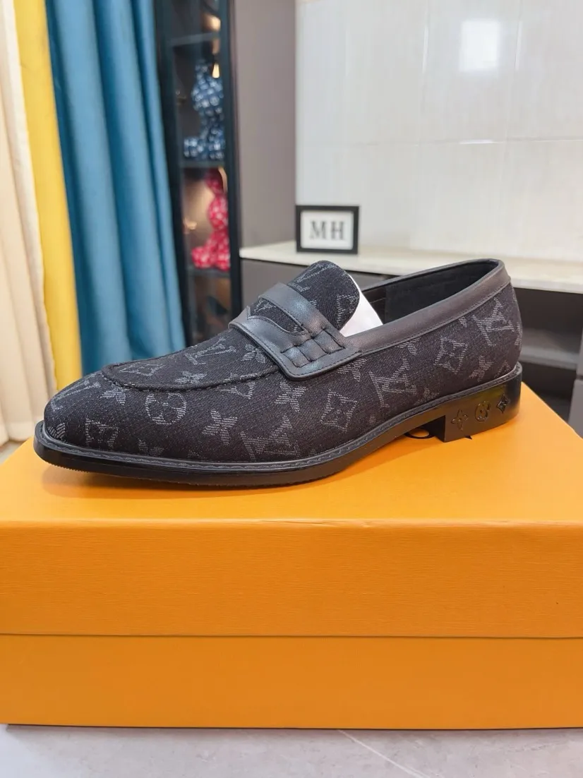 Ex-factory price 720🌹🌹High version [LV] Louis Vuitton's popular casual leather shoes🎖Fashionable and elegant🎖🎖Material: Original imported open-edge beaded cowhide, washed cowhide leather lining, original open-molded rubber outsole, high-end and classy, ​​elegant quality, instantly transforming into a handsome man ❤❤Standard\nNumber: 38-44